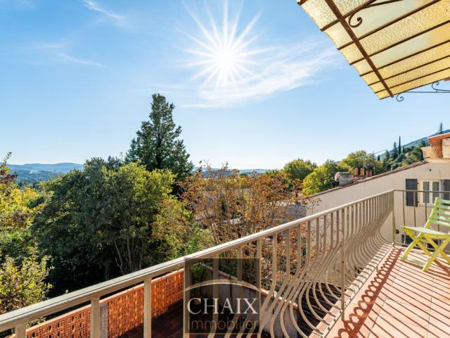 Maison de ville, charme, terrasse, jardin, garage, calme. Possib