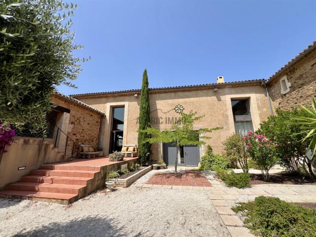 Cette propriété d'exception vous séduira par ses volumes gén. 580m² Boutenac