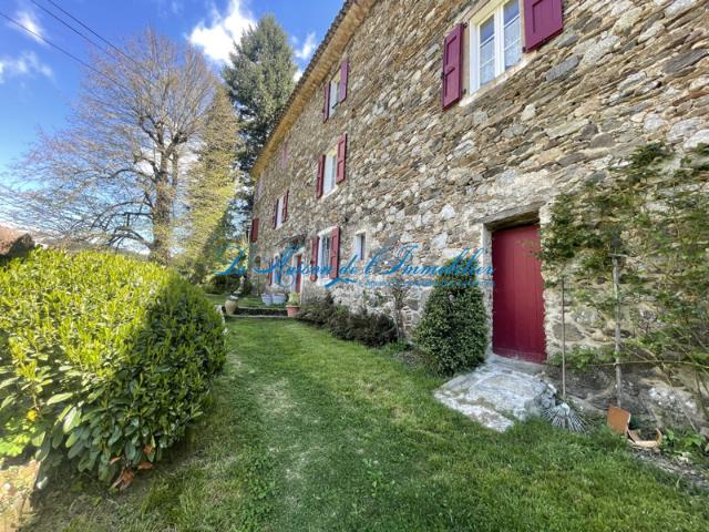 Cévennes, Très beau Mas de 16 pièces sur 32 hectares de terr