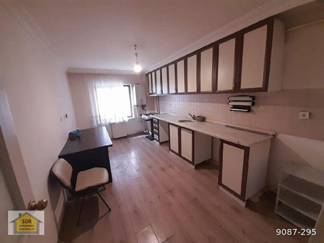 CEVİZLİDERE CAD ÜZERİNDE GENİŞ METRAJLI ASBAİSLRU KAPALI GARJ.SATIKIK 2+1 KOMBİLİ DAİRE