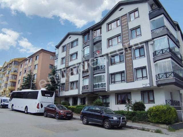Cevizlidere Caddesinde 120 M2 3+1 Asansörlü Orta Kat Masrafsız
