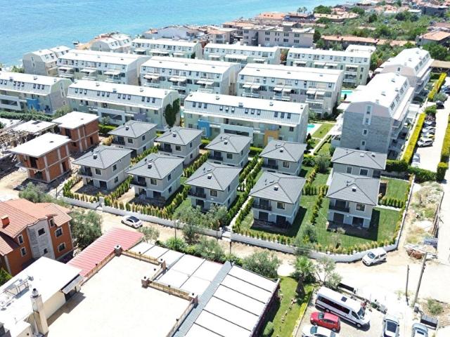 CEYAP GAYRİMENKULDEN KÜÇÜKKUYUDA DENİZE 50 METRE SATILIK VİLLA