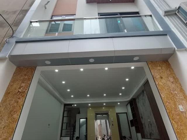 Chỉ 200tr/m2 có ngay nhà mới 6 tầng thang máy sát cầu Vĩnh Tuy ô tô 4 chỗ vào nhà