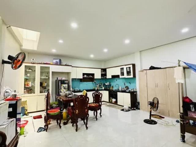 Chủ bán gấp nhà HXH đường Nguyễn Văn Đậu, gần ngã tư Hoàng Hoa Thám 4PN, 4 WC 9 tỷ TL