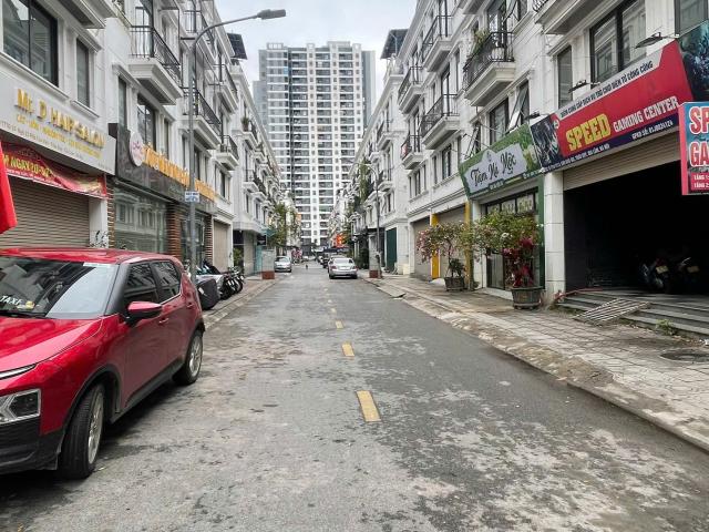 Chủ cần bán căn 84 m2 shophouse sông hồng gia lâm, giá 21.8 TỶ, LH 0985865