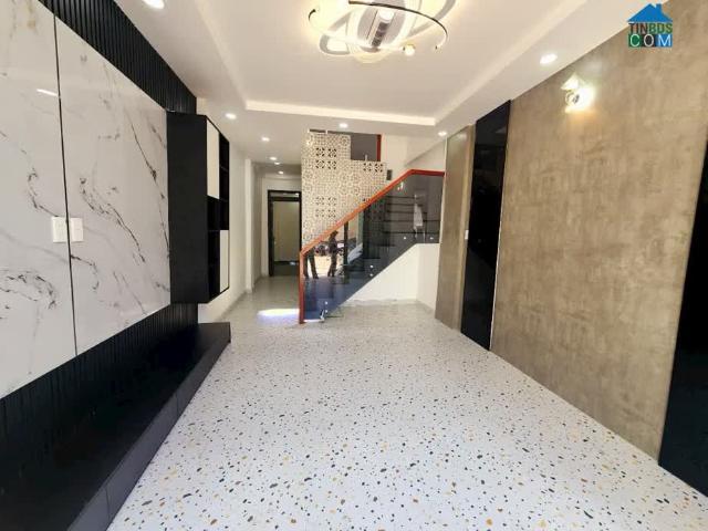 Chủ cần bán gấp đường xe tăng, xe hơi ngủ nhà, tặng toàn bộ nội thất 100%