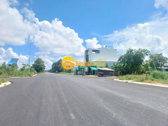 Chủ gửi nền đẹp góc 2 đường lớn kdc tân phú lộ 28m, lối ra công viên sông