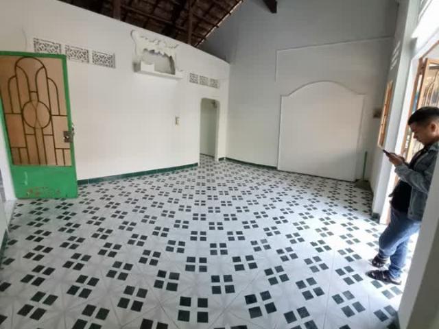 Chủ ngợp cần bán gấp MT đường số Nguyễn Xiển 10,4x12m nhà cấp 4, P Long Bình