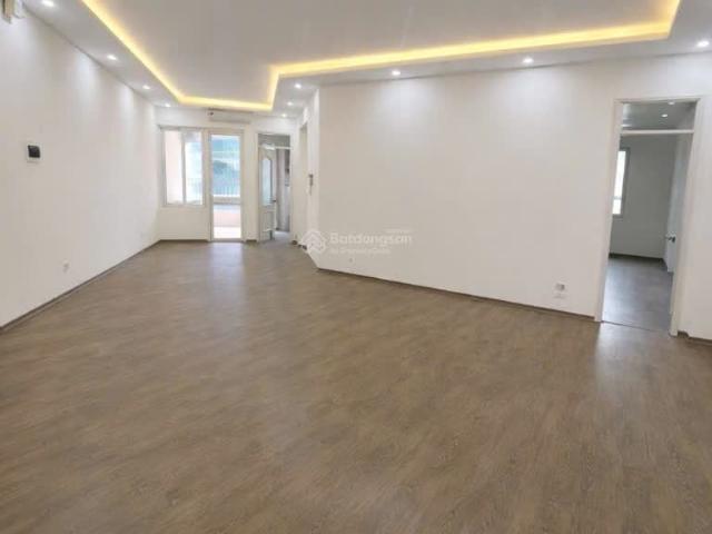 Chủ nhà cần bán gấp, không qua môi giới, tòa nhà 17T5, DT 151m2, 3 ngủ 3 vệ sinh