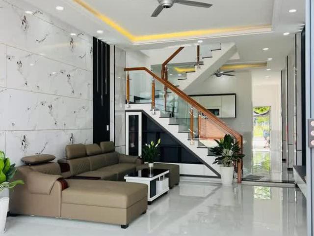 Chủ Nhà Cần Tiền! Bán Gấp Nhà Phố Phước Vĩnh 110m² Sang Trọng, Giá Chỉ 2.5 Tỷ!