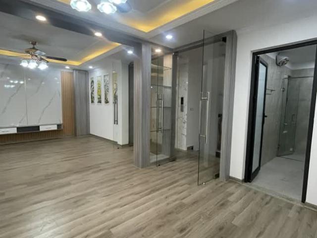 Chủ nhà cho thuê nguyên căn đẹp mới, Thang Máy, Linh Đàm  Kinh doanh, VP, 122m2* 4T 33 Tr
