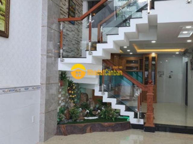 Chủ nhà gởi bán căn nhà đẹp giá rẻ ạ