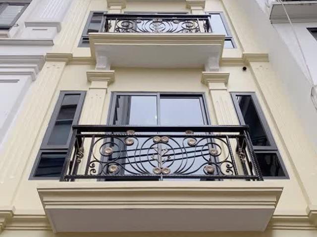Chủ nhà nợ 3 tỷ bán gấp nhà ở Cầu Giấy 40m2 ôto đỗ cửa