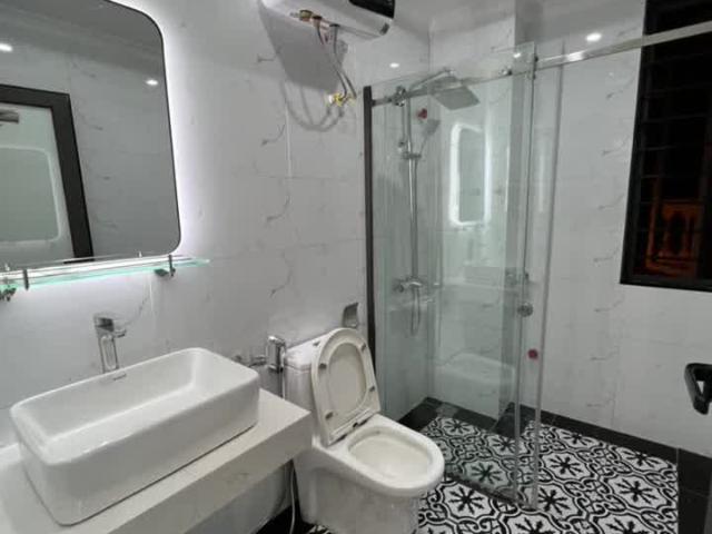 Chủ nhà phá sản! Bán gấp nhà Lạc Long Quân Cầu Giấy 35m2 5 Tầng Xây mới Full nội thất
