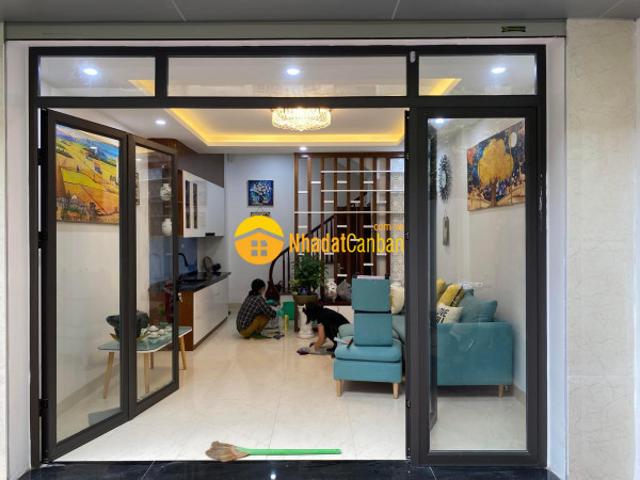 Chủ nhà phá sản cần bán gấp nhà cầu giấy 35m2 5 tầng xây mới full nội thất chỉ với 4.2 tỷ