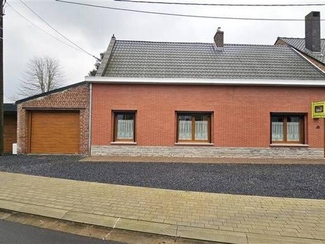Chouette fermette de plain pied + garages et jardin