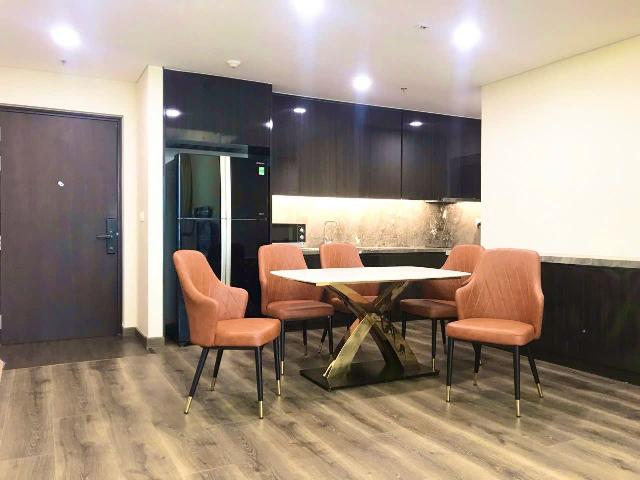 CHO THUÊ 2PN EMPIRE CITY: PHÒNG KHÁCH SÀN GỖ ẤM CÚNG, SANG TRỌNG