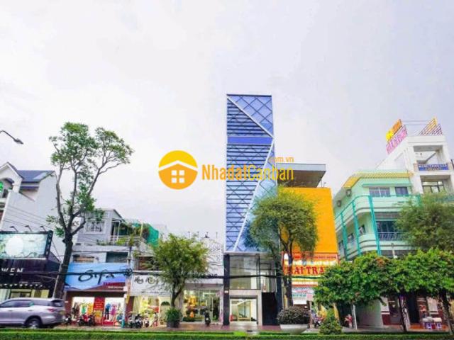 Cho thuê tòa nhà có thang máy 5 lầu mặt tiền đường 30 tháng 4 gần chợ xuân khánh
