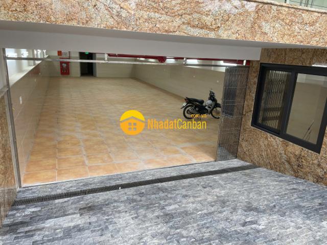 Cho thuê tòa văn phòng 8 tầng mặt phố ngô giacho tự. Vị trí đắc địa. Dt 278m2, mt 8.3m. giá 230trth