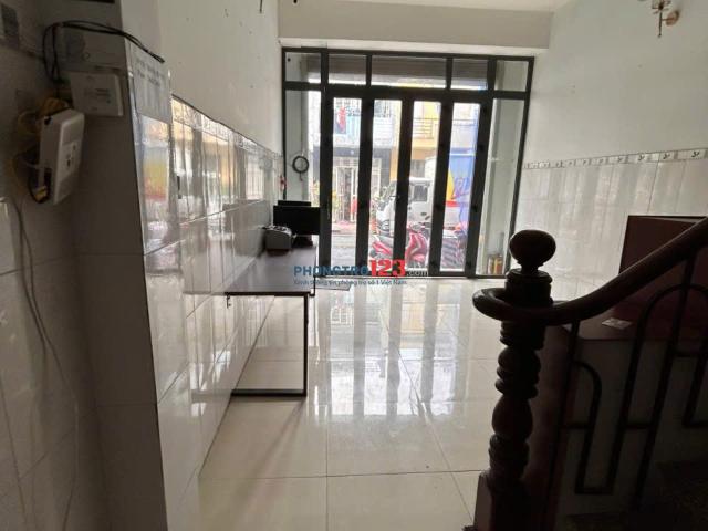 Cho thuê văn phòng tầng trệt giá 4.5 5TR