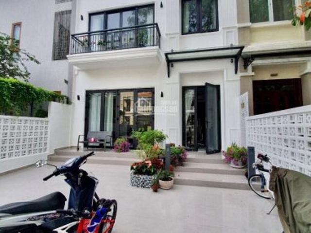 Cho thuê biệt thự PMH, Q7 nhà đẹp, giá rẻ nhất thời điểm. LH: 0917300 Ms. Hằng