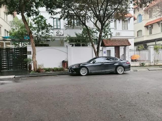 Cho thuê biệt thự Thành phố Giao Lưu, 205m2, 4 tầng, làm văn phòng đẹp