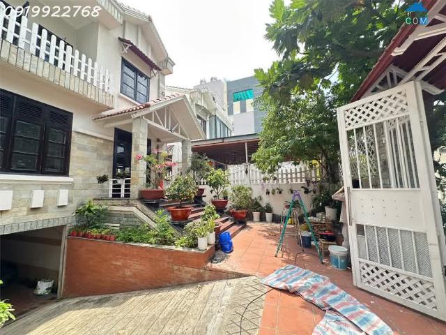 Cho thuê nguyên căn biệt thự La Casa Lê Thị Chợ, P. Phú Thuận, Q7, DT 330m2, giá 45tr/th
