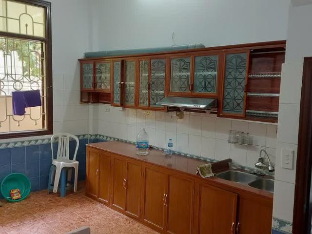 Cho thuê nhà 3,5 tầng số 4, hẻm 376/5 / đường Bưởi, phường Vĩnh Phúc, Ba Đình, Hà Nội