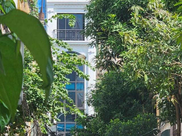 Cho thuê nhà 1 hầm + 7 tầng, có thang máy – mạc thái tổ, cầu giấy
