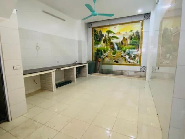 Cho thuê nhà 4 tầng mặt đường Tôn Đức Thắng, Khai Quang, Vĩnh Yên