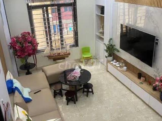 Cho thuê nhà 4 tầng để ở hoặc làm văn phòng ngõ 633/141 đường bờ sông Sét Trương Định