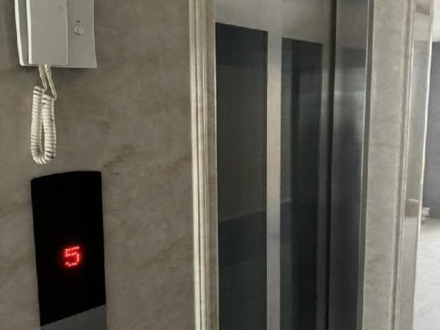 Cho thuê nhà căn góc, mới, Mai Hắc Đế, thang máy  vỉa hè 111m2* 5T 44 Tr