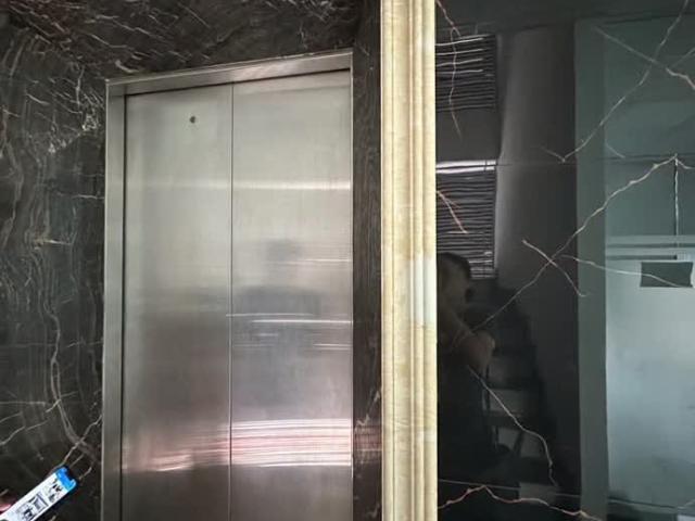 Cho thuê Nhà căn góc, mới, thang máy, vỉa hè, 113m2 4T, Trần Nhân Tông_46 Tr