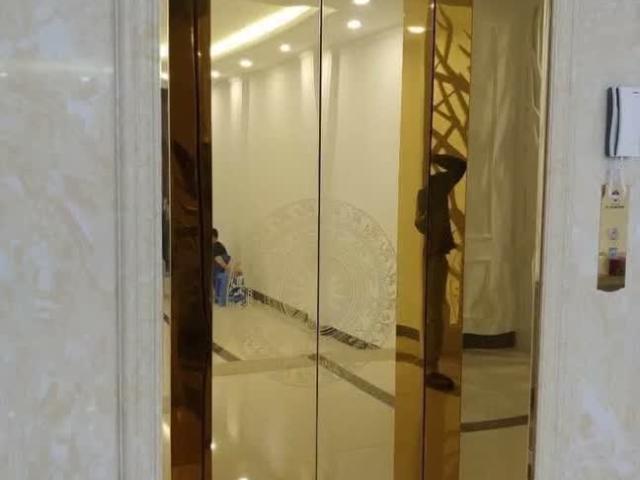 Cho thuê Nhà căn góc, mới, thang máy, 116m2_ 4T  vỉa hè, Đội Cấn 45 Tr