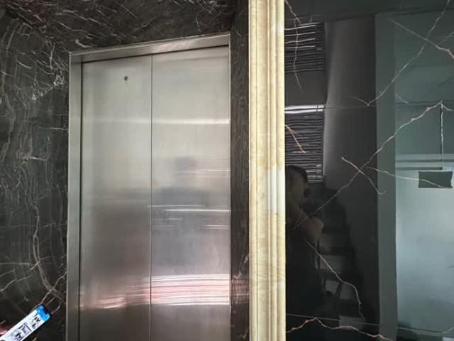 Cho thuê Nhà KD, VP, Nhà Hàng, thang máy, 117m2_ 5T , Đội Cấn 45 Tr