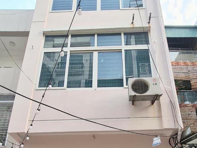 Cho Thuê Nhà Học Viên Tài Chính DT75M2 3 Tầng Giá 7,5 Tỷ Bắc Từ Liêm Ngõ Ô Tô