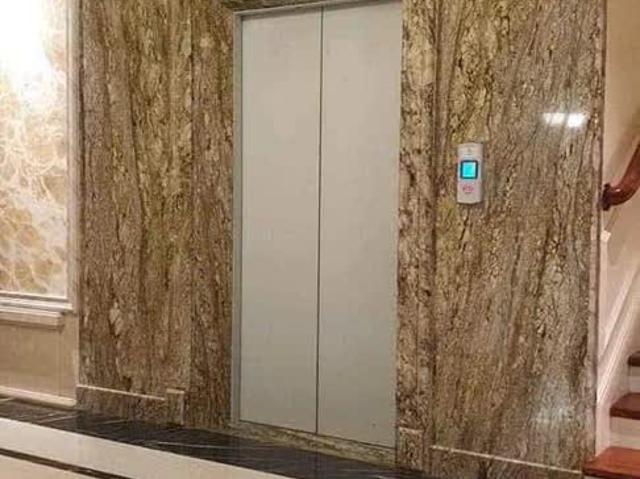 Cho thuê nhà hai cửa đi, mới, thang máy, 100m2_ 4T  vỉa hè, Lò Đúc 32 Tr