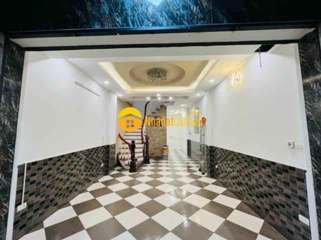 Cho thuê nhà ô tô tránh nguyễn khang cầu giấy 40m x 5t 7pn giá 21 triệu