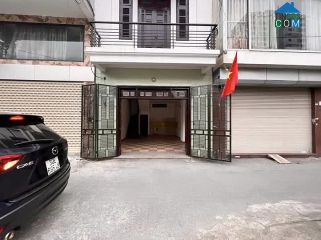Cho thuê nhà ô tô cất trong nhà ở Hoàng Văn Thái, Thanh Xuân. 15tr
