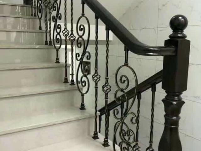 Cho thuê nhà lô góc, mới, thang máy, vỉa hè, 114m2 5T, Duy Tân_44 Tr