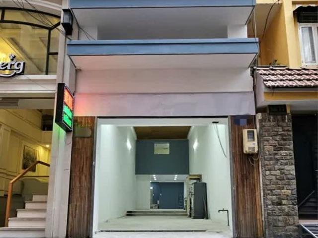 Cho thuê Nhà Mặt tiền thụt Đường Hoa Hồng, P2, Phú Nhuận Ngay phố Ẩm Thực P. X.Long