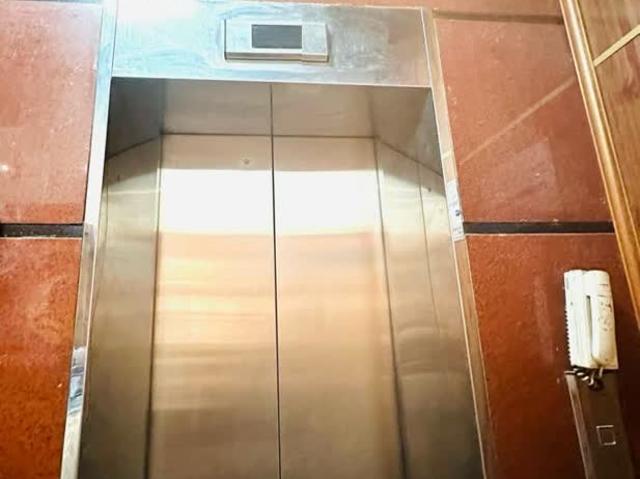 Cho thuê nhà mới, căn góc, Mai Hắc Đế, thang máy  vỉa hè 95m2* 5T 32 Tr