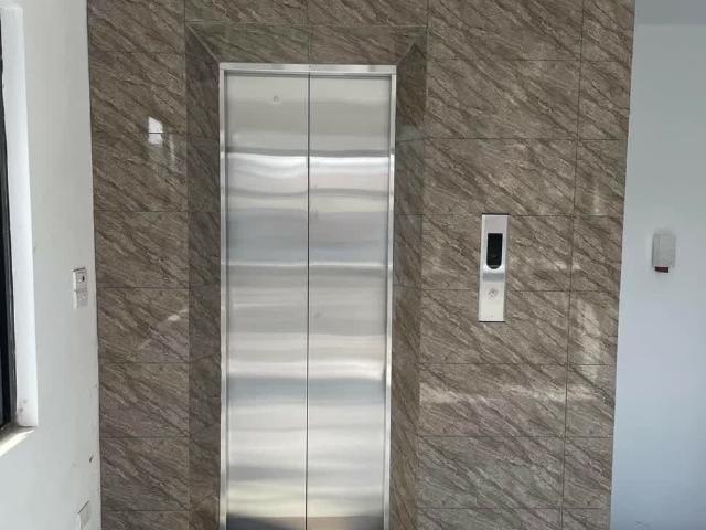 Cho thuê nhà mới, Trần Nhân Tông, thang máy  vỉa hè 119m2* 4T 50 Tr