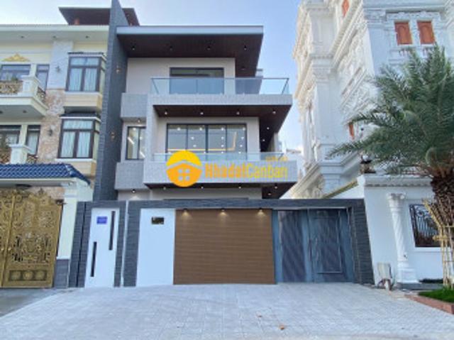 Cho thuê nhà nguyên căn có sân đậu ô tô cặp bên siêu thị go cần thơ giá 30 triệu