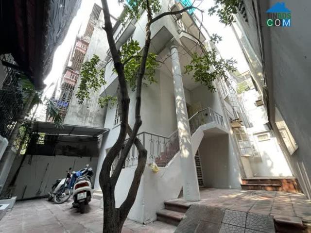 Cho thuê nhà nguyên căn Đội Cấn, Ba Đình 130m2, DTXD 80m x3, sân vườn, giá 23tr