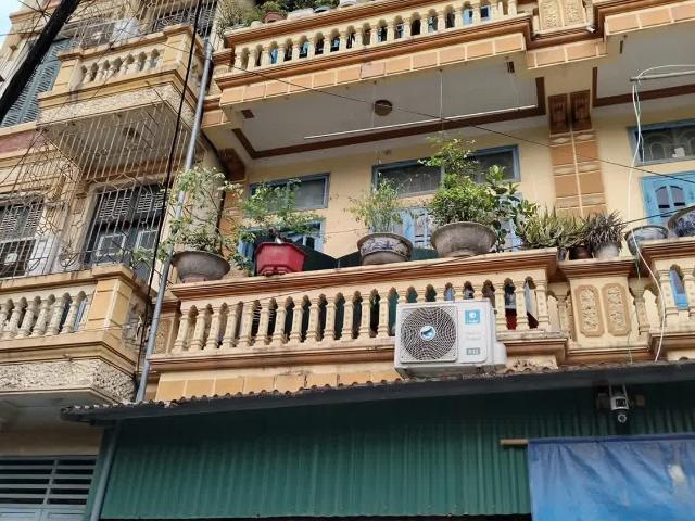 Cho thuê nhà nguyên căn ngõ 900 Kim Giang, 70m2, 3 tầng, 10 Triệu ô tô vào nhà
