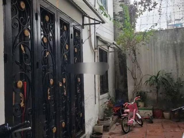 Cho thuê nhà nguyên căn ngõ Giáp Bát, 5 tầng, 30m2, 3 ngủ, 12 Triệu/tháng