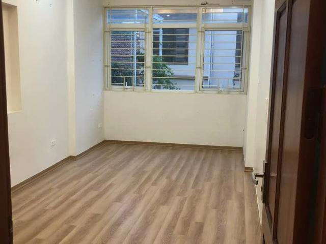 Cho thuê nhà nguyên căn ngõ Đặng Thái Thân, 40m2x4 tầng, 6 ngủ, 3 wc 20m ra phố