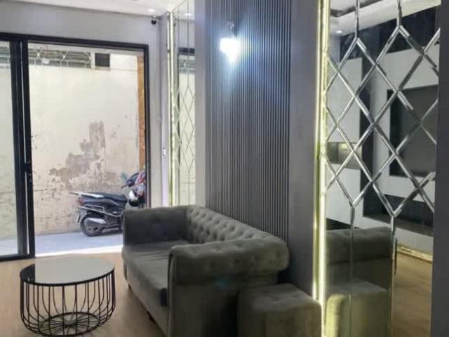 Cho thuê nhà nguyên căn Phố Trương Định, 5 tầng x 33m2, 3 ngủ, 13 Triệu