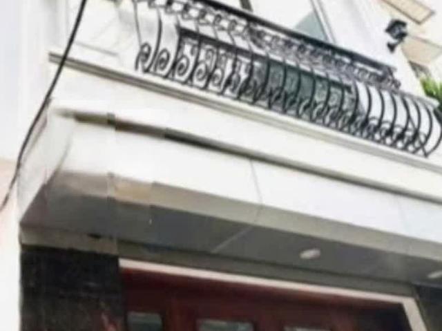 Cho thuê nhà nguyên căn Phố Bạch Đằng 5 tầng x 35m2, 3 ngủ, 12.5 Triệu KD online, ở gđ